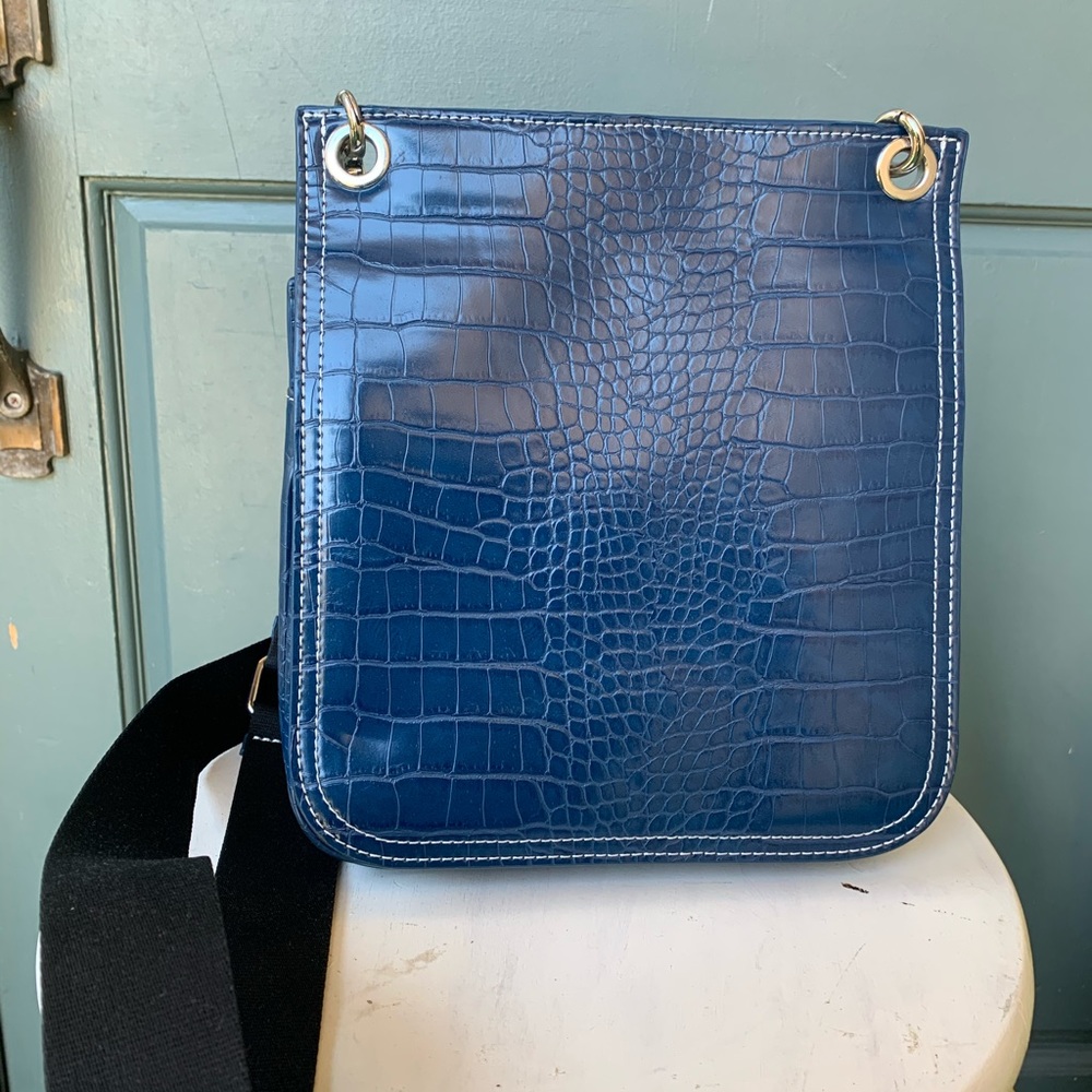 URBN Crossbody